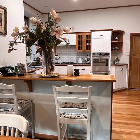 Gorgeous Villa, 7 Minutes From Airport Christchurch Bagian luar foto