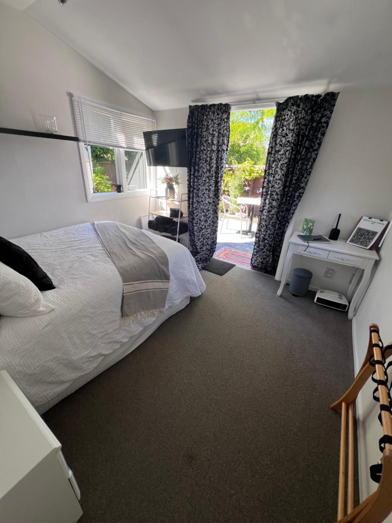 Gorgeous Villa, 7 Minutes From Airport Christchurch Bagian luar foto