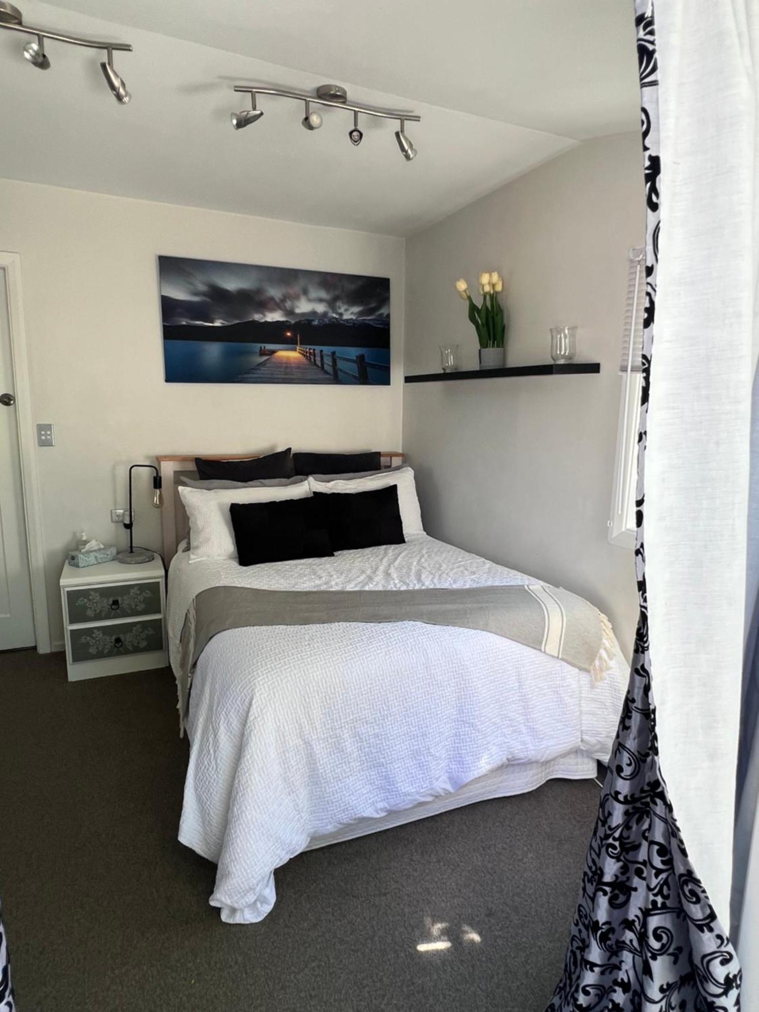 Gorgeous Villa, 7 Minutes From Airport Christchurch Bagian luar foto